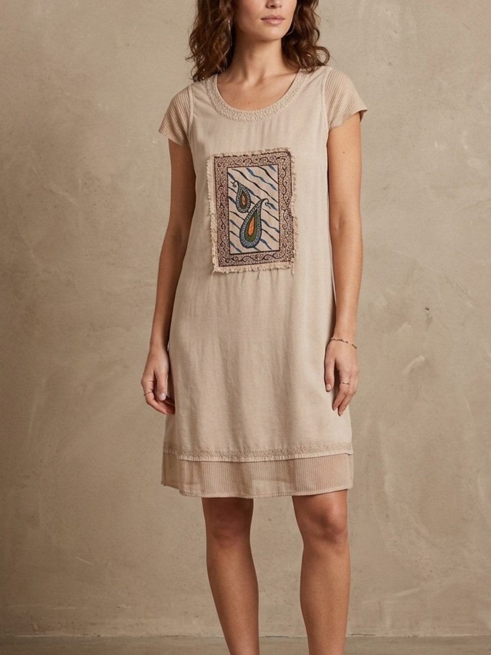Short Sleeve Embroidered Mini Knee Length Shift Dress‎ Size Small